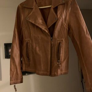 Brown Leather Motorcycle Jacket with Fitted Silhouette and Notched Lapel